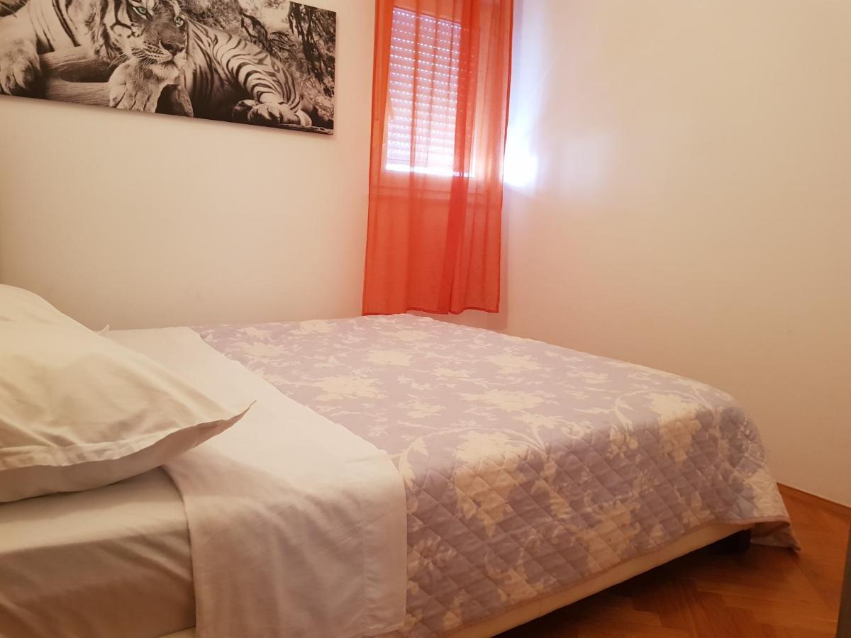 Apartment Milena Omiš Esterno foto