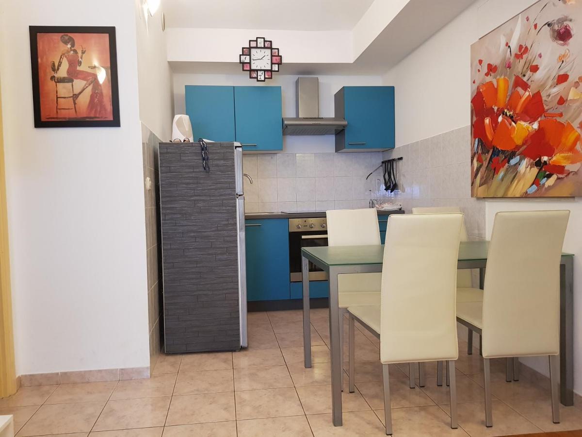 Apartment Milena Omiš Esterno foto