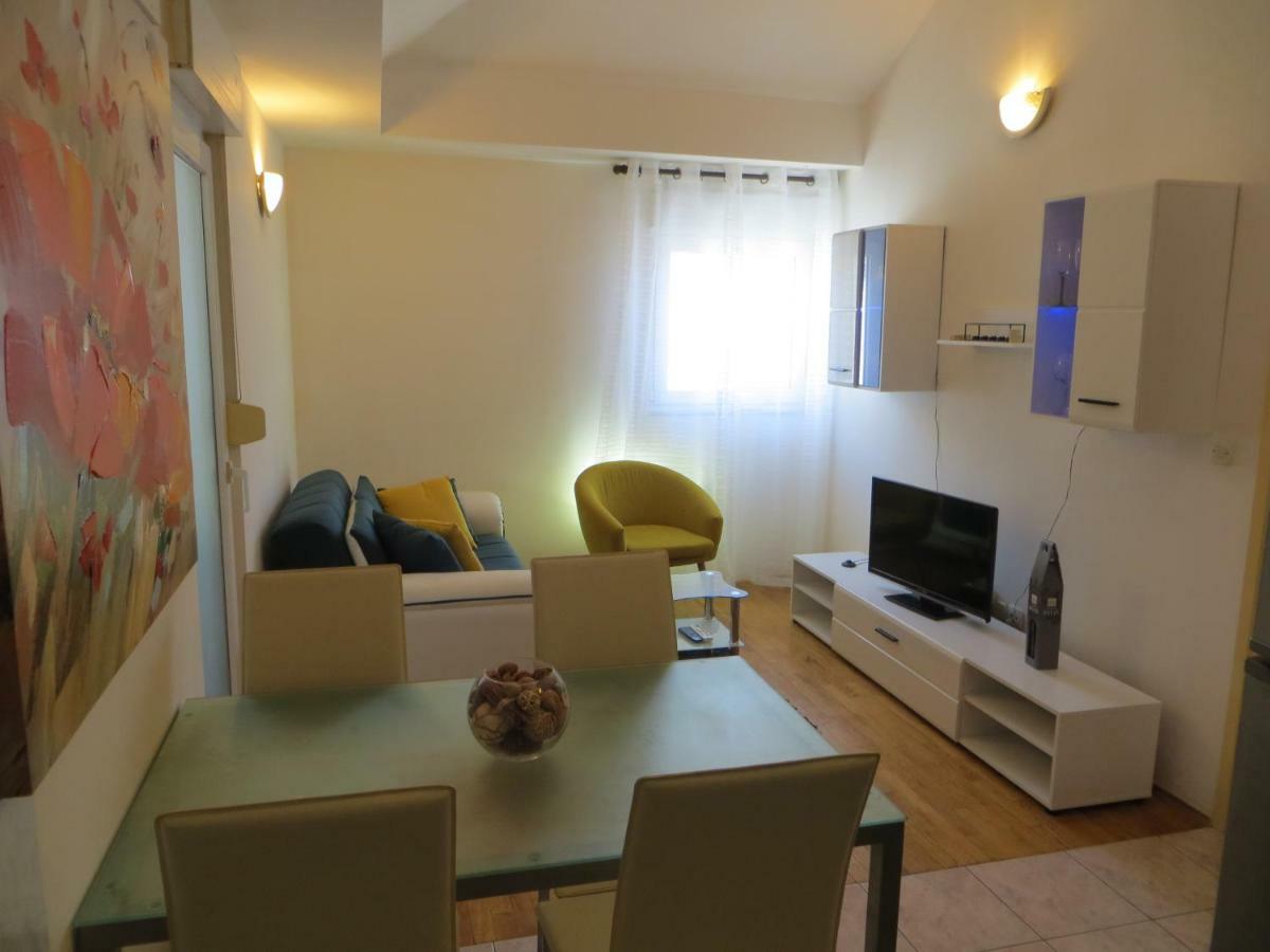 Apartment Milena Omiš Esterno foto